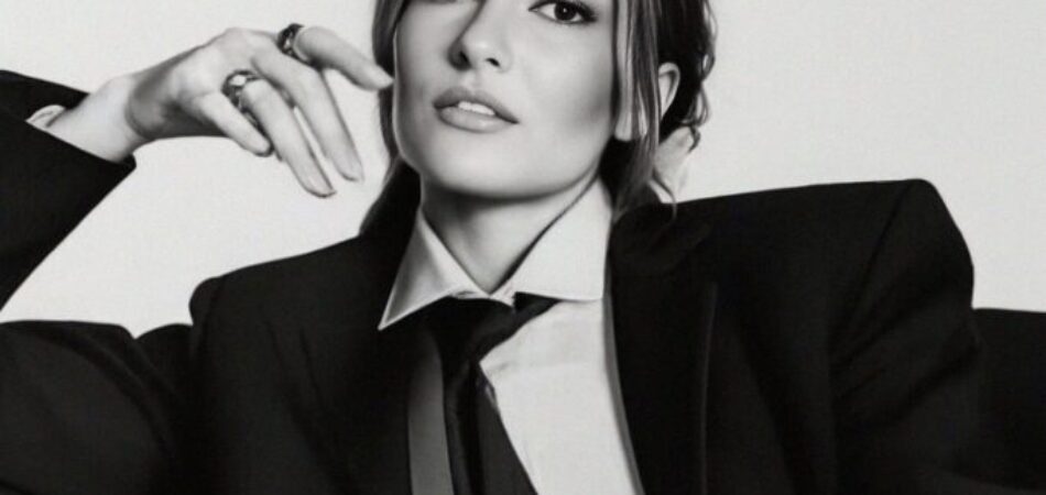 femme-confident-successful-woman